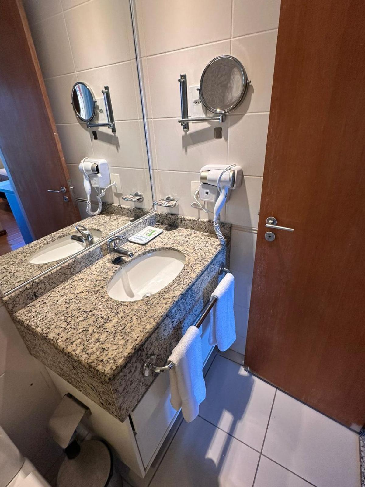 Barra Da Tijuca - 508 - De Frente Para Maravilhosa Piscina - Estacionamento Gratuito - Academia Comphania Atletica - Balsa Para Praia Gratis - Microondas - Geladeira Grande - Recepcao 24Horas - Wi-Fi - Com Pia 里约热内卢 外观 照片
